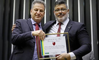 Landim ao lado do deputado Alexandre Frota em sessão solene no Congresso.