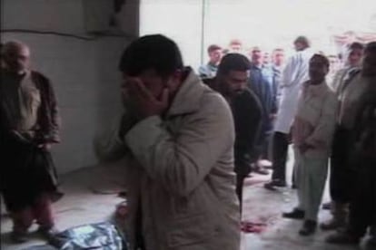 Imagen tomada de un vídeo filmado por un estudiante iraquí de periodismo tras la matanza de 24 civiles en Haditha.
