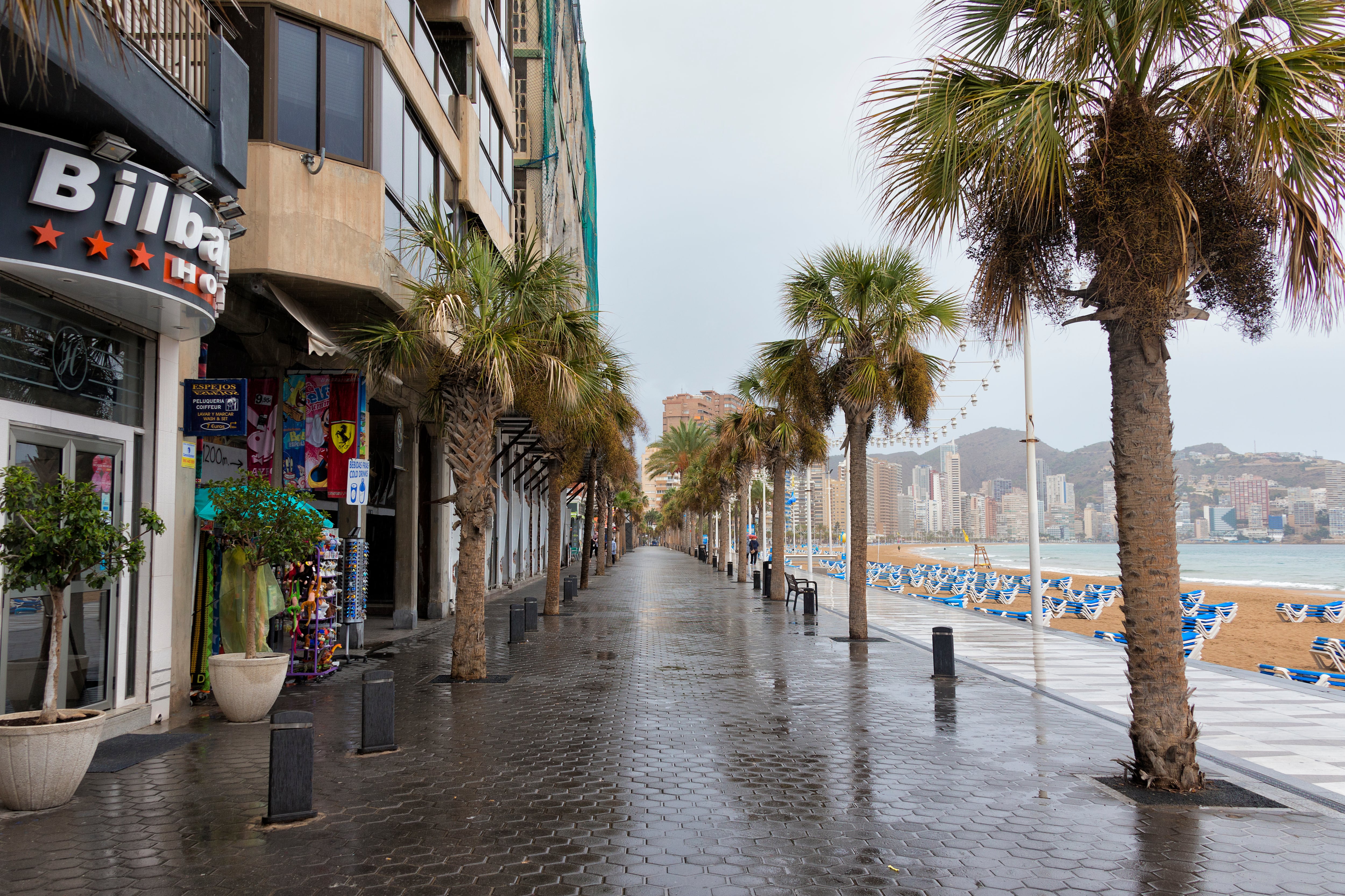 “Las ciudades se vuelven espectrales, desamparadas”: ¿cómo es vivir en un paraíso turístico cuando los turistas ya se han ido? 