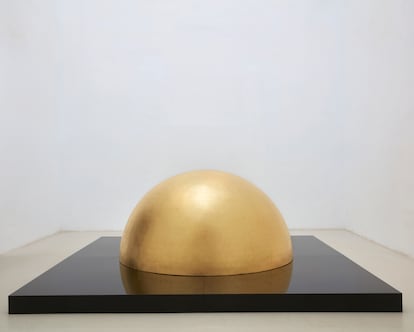 'The Capital of the Golden Tower' (1991), by James Lee Byars, at the Palacio de Velázquez in Madrid.