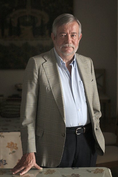 El escritor José María Guelbenzu.