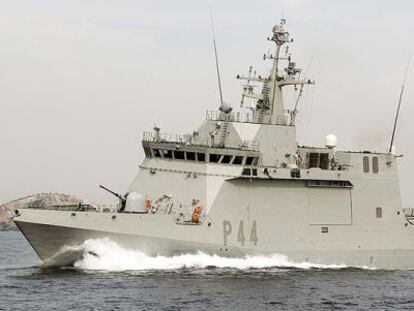 El patrullero Tornado, de la Armada española, que llevó a los GEO hasta el barco de la droga