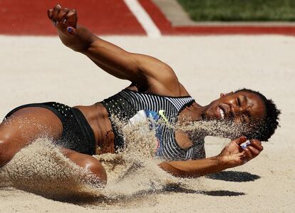 Janay DeLoach durante los ensayos del equipo estadounidense de atletismo olímpico de pista y campo en el estadio de Hayward en Eugene , Oregon.