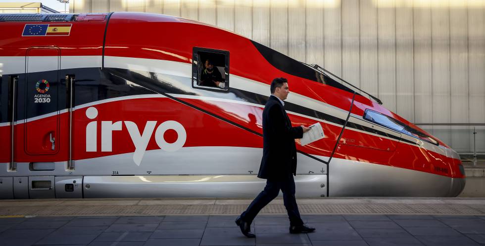 Un tren de Iryo en la estación Joaquin Sorolla en Valencia.