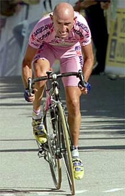 Marco Pantani, durante una etapa del Tour.