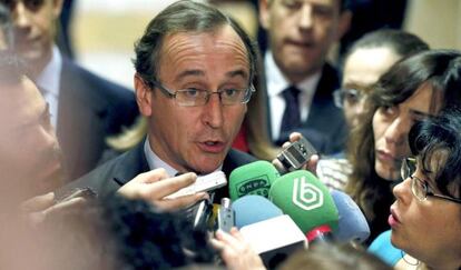 El ministro de Sanidad, Servicios Sociales e Igualdad, Alfonso Alonso, en el Congreso hoy.  