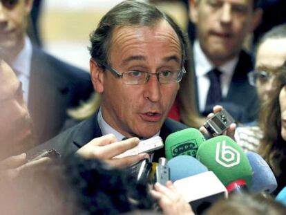 El ministro de Sanidad, Servicios Sociales e Igualdad, Alfonso Alonso, en el Congreso hoy.  