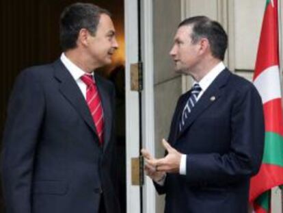 José Luis Rodríguez Zapatero y Juan José Ibarretxe, en el palacio de la Moncloa, en septiembre de 2005.