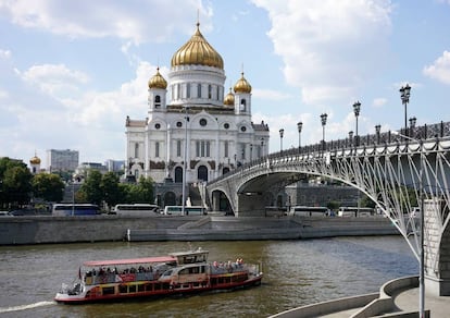 La Catedral de Cristo Salvador de Moscú, dinamitada en 1931, fue reconstruida en 1990.