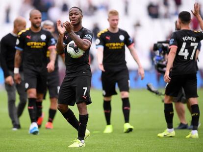 Sterling aplaude a la conclusión del partido ante el West Ham.