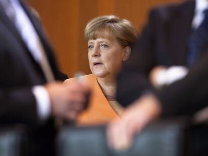 Merkel antes de la reuni&oacute;n sobre las negociaciones del pacto de estabilidad. 