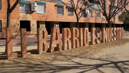 Monumento en el barrio de Palomeras Bajas (Madrid) dedicado a los vecinos que han luchado por mejorar sus barrios.