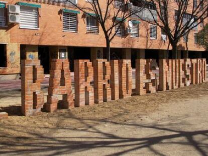 Monumento en el barrio de Palomeras Bajas (Madrid) dedicado a los vecinos que han luchado por mejorar sus barrios.