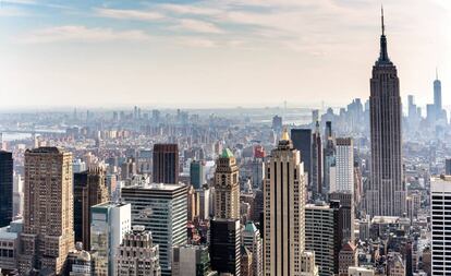 Vista del 'skyline' de Manhattan desde el mirador Top of the Rock del Rockefeller Center, en Nueva York.