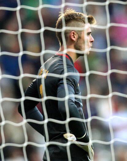 David De Gea espera el gol de su selección, en la portería del St. James' Park, en Newcastle.