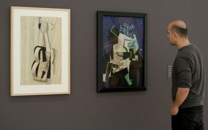 'Violín colgado de la pared' y 'Frutero sobre mantel de cuadros', de Juan Gris.