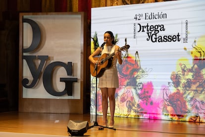 La actuación de Valeria Castro durante la entrega los Ortega y Gasset en Barcelona.