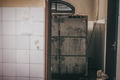 En la imagen, morgue del hospital de Saint Louis, en Senegal, en agosto. Aquí permanecen los cadáveres sin identificar de personas muertas mientras intentaban llegar a Europa.