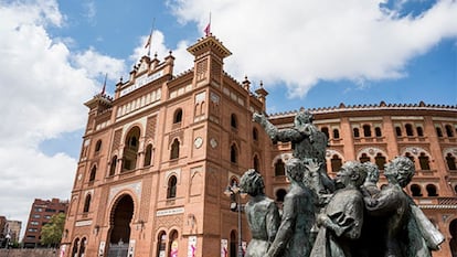 Monumento a Antonio Bienvenida, en la explanada exterior de Las Ventas.