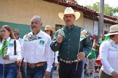 César Valencia en Aguililla Michoacán