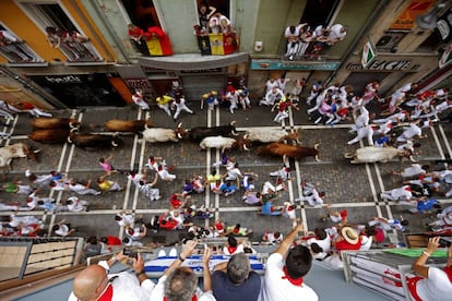 Toros de Pedraza de Yeltes han protagonizado el cuarto encierro de San Fermín 2016.