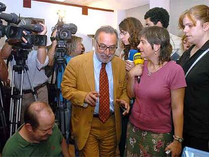 El director general de Tráfico, Pere Navarro, tras su reunión con el defensor del menor de la Comunidad de Madrid.