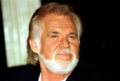 Kenny Rogers en 1996 en Londres durante una rueda de prensa.