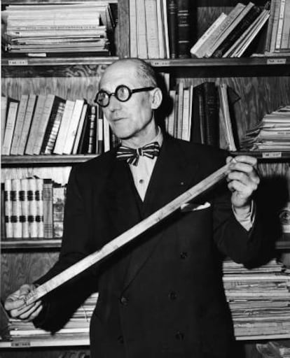 Le Corbusier, en una imagen de los años cincuenta en Nueva York.