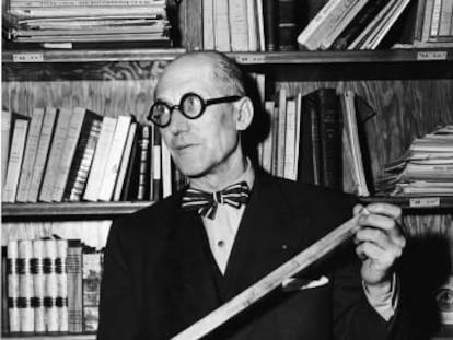Le Corbusier, en una imagen de los años cincuenta en Nueva York.