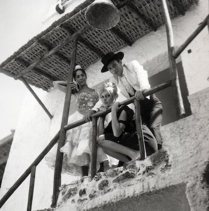 Brigitte Bardot, en 1957 en Torremolinos, durante el rodaje de la película 'Los joyeros del claro de luna'.