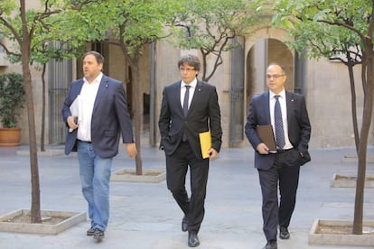 Junqueras, Puigdemont i Turull a l&#039;arribada de la reuni&oacute; del Consell Executiu.