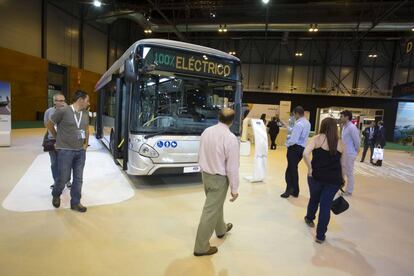 Exposición de un autobús cero emisiones en la anterior edición de la FIAA.