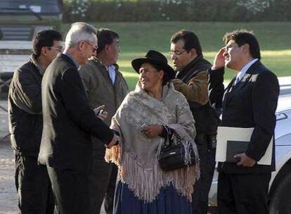 La gobernadora opositora de Chuquisca, Savina Cuéllar, a la salida de una reunión con el Gobierno de Morales.