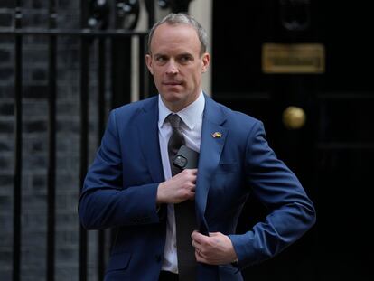 El vice primer ministro británico Dominic Raab, el pasado 23 de marzo, a su salida de Downing Street, en Londres.