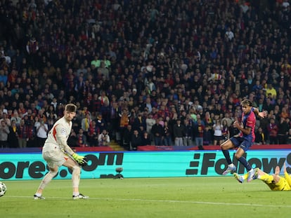 Lamine Yamal marca el cuarto gol del Barcelona ante el Dortmund.