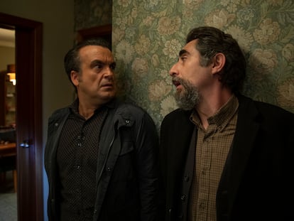 Nacho Vigalondo y Berto Romero, en la serie 'El otro lado'.