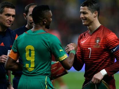 Ronaldo saluda a Eto'o.