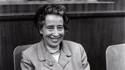 Hannah Arendt en el I Congreso de Críticos Culturales en Múnich, en 1958
