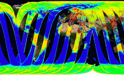 Primera imagen obtenida con el observatorio en órbita 'Smos', diseñado para medir la humedad del suelo y la salinidad del océano