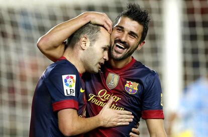 Villa e Iniesta celebran un gol del Barça en 2012