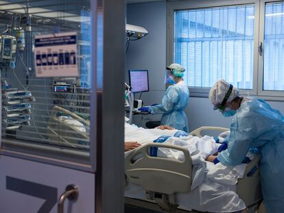Unidad de cuidados intensivos (UCI) para enfermos de coronavirus del Hospital Universitario Dr. Josep Trueta de Girona, en Cataluña.