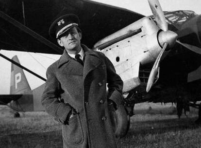 André Malraux, con uniforme de oficial de la aviación republicana, durante la Guerra Civil española.