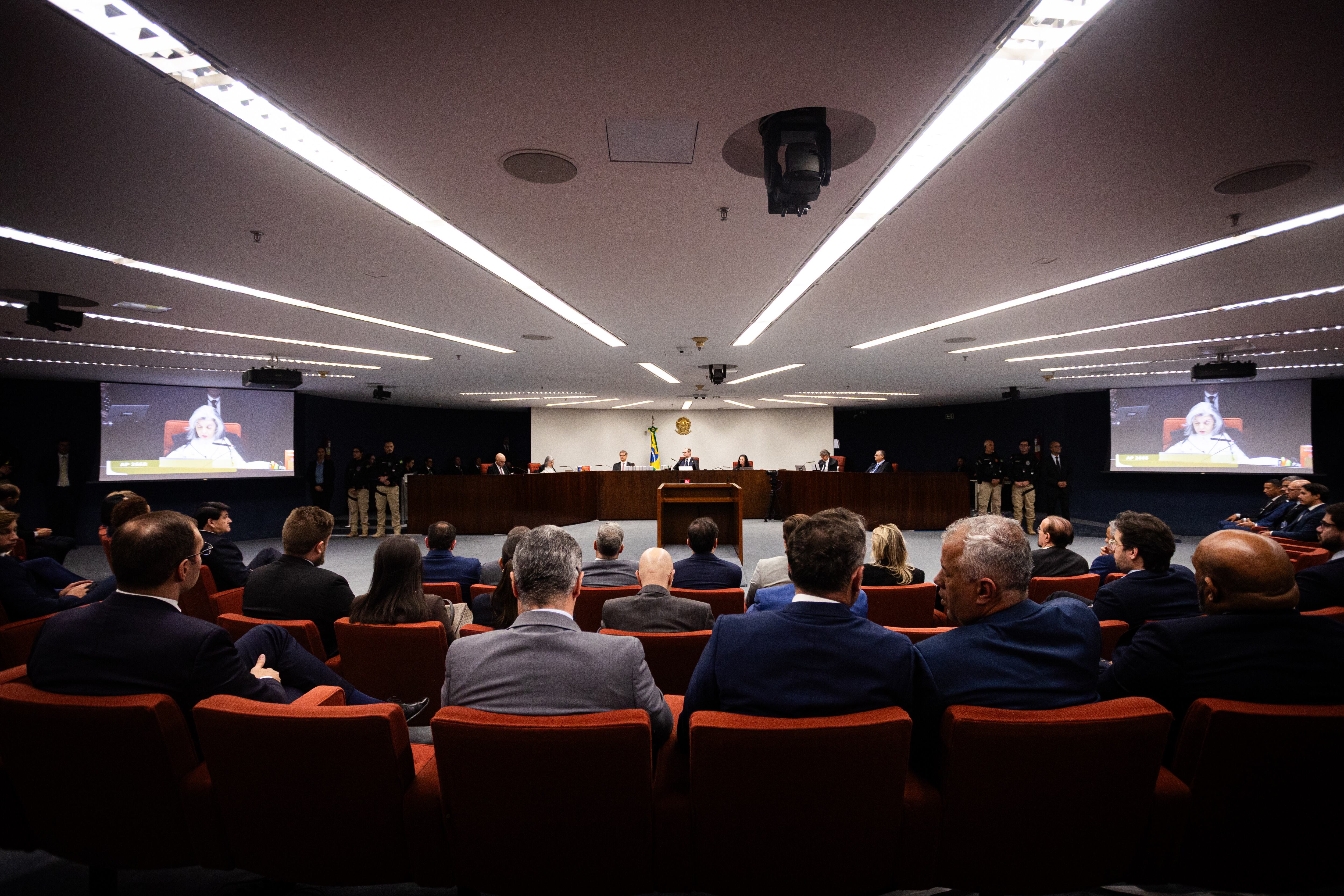 Brasil, campeón mundial de supersalarios: 53.000 funcionarios cobran más que el techo; en Portugal hay tres