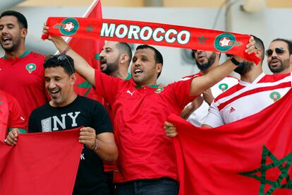 El equipo de Marruecos celebra un evento de bienvenida con voluntarios locales, en el Estadio Abdullah bin Khalifa, Doha, Qatar, el  16 de noviembre de 2022.