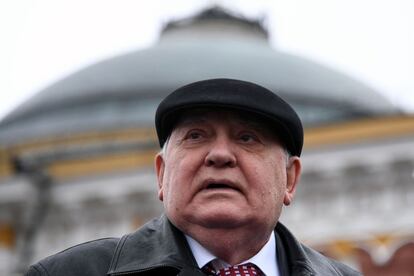 El ex jefe de Estado de la Unión Soviética, Mijaíl Gorbachov, asiste al Día de la Victoria de Rusia en la Plaza Roja de Moscú.