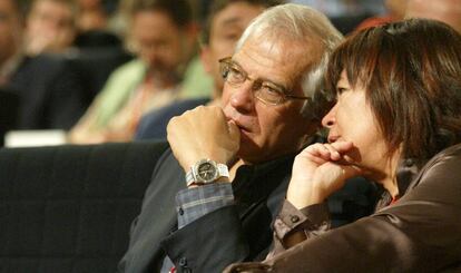 Cristina Narbona y Josep Borrell, en la clausura de la Conferencia Política del PSOE celebrada en Madrid en septiembre de 2006.