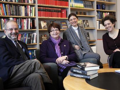 De izquierda a derecha, Ernesto Franco, Gunilla Sondell, Pilar Reyes y Eva Gedin, todos ellos editores de Vargas Llosa.