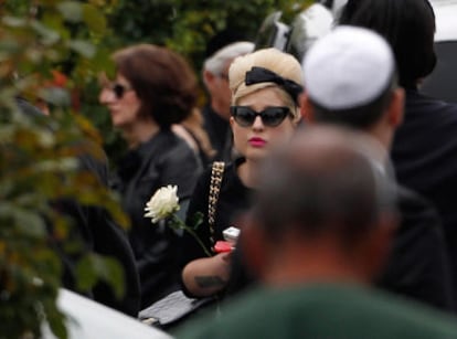 Kelly Osbourne, amiga de Amy Winehouse, en el funeral de la cantante fallecida