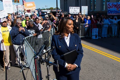 Letitia James se dirige este viernes a sus seguidores en Norfolk (Virginia).