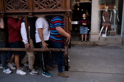 Traslado de un paso de Semana Santa en Zamora. 2 de octubre de 2022.